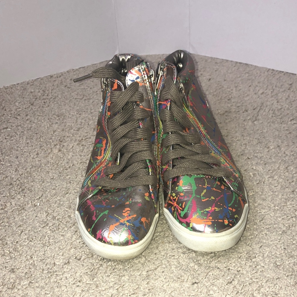 Steve Madden Kids Silver Sneakers with Multicolor Paint Splatter